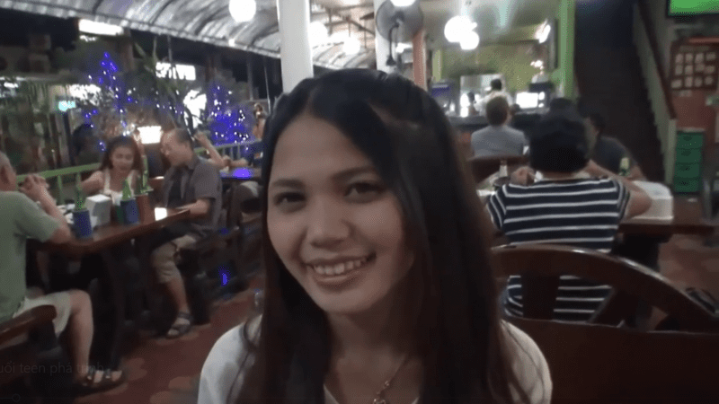 sex-tuoi-teen-pha-trinh-em-gai-trong-quan-tra-sua-rv1